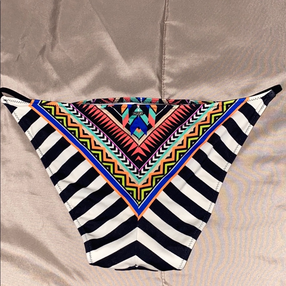 NWOT Pink bikini bottoms